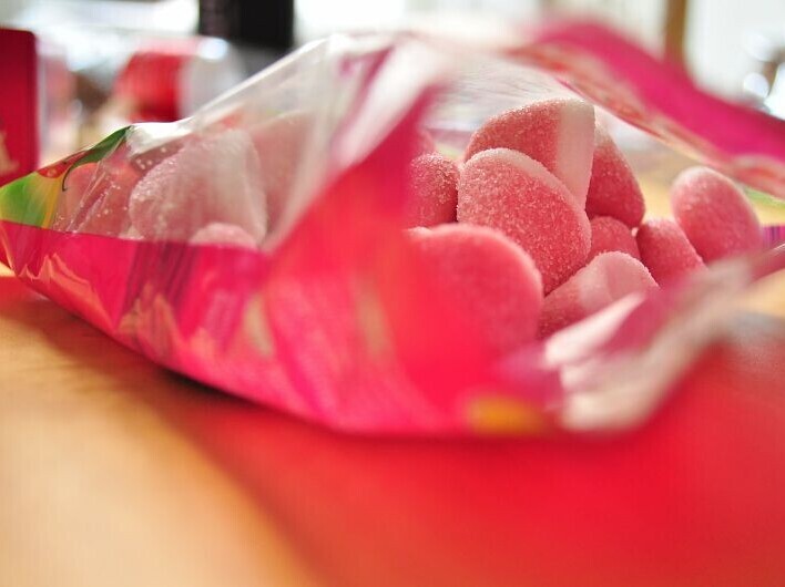 Packaging de bonbon avec la gamme low migration de Sartomer, Groupe Arkema